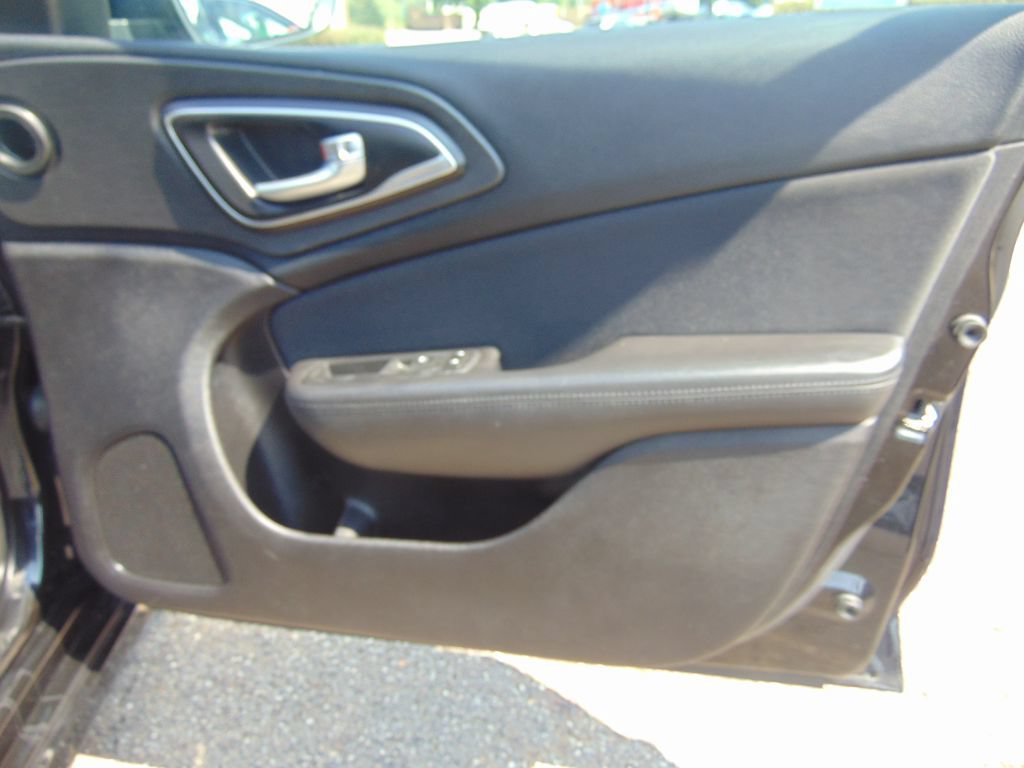 Used 2016 Chrysler 200 LX FWD image 22