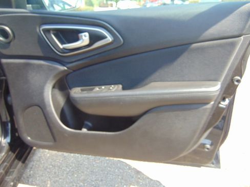 Used 2016 Chrysler 200 LX image 22