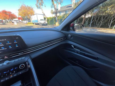 Used 2025 Hyundai Elantra SEL image 33