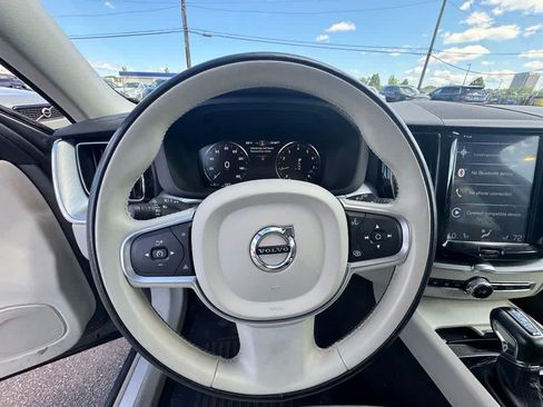 Used 2020 Volvo XC60 T5 Momentum w/ Protection Package Premier AWD/4WD image 20