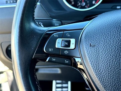 Certified 2020 Volkswagen Tiguan SE image 16