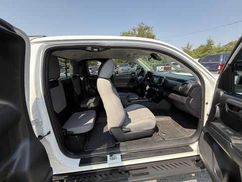 Used 2019 Toyota Tacoma SR w/ SX Package image 18