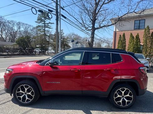 Used 2025 Jeep Compass Limited image 2