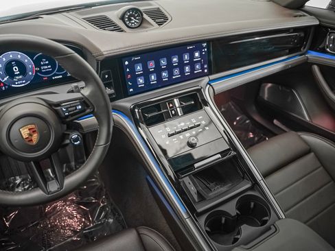 Certified 2025 Porsche Panamera 4S image 19