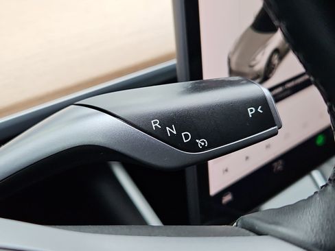 Used 2018 Tesla Model 3 Long Range image 17