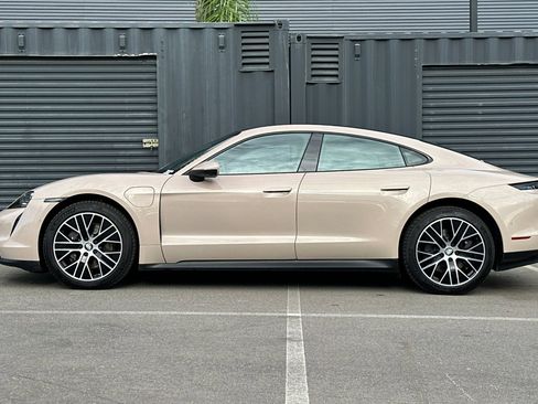 Used 2022 Porsche Taycan image 2