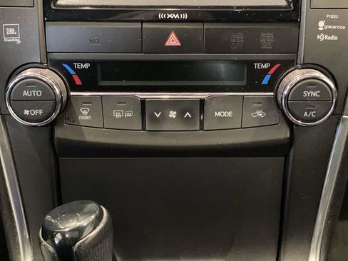 Used 2017 Toyota Camry XLE w/ Moonroof Package image 21