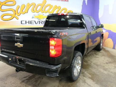 Used 2018 Chevrolet Silverado 1500 Custom w/ Custom Value Package AWD/4WD image 8