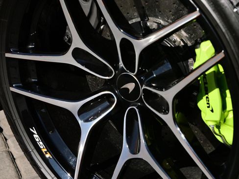 Used 2022 McLaren 765LT image 32