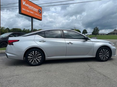 Used 2024 Nissan Altima 2.5 SV FWD image 13