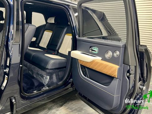 Used 2025 Rolls-Royce Cullinan image 11