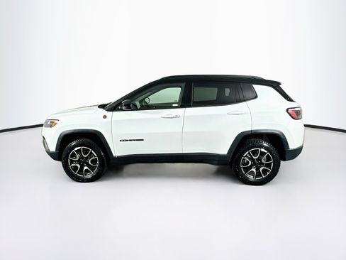 Used 2025 Jeep Compass Trailhawk AWD/4WD image 4