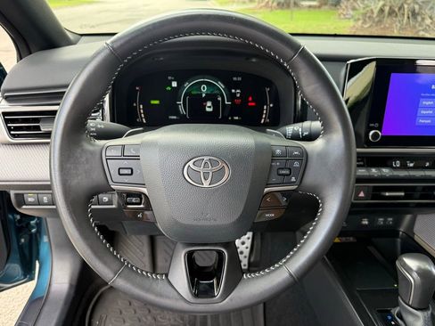 Used 2025 Toyota Camry SE FWD image 18