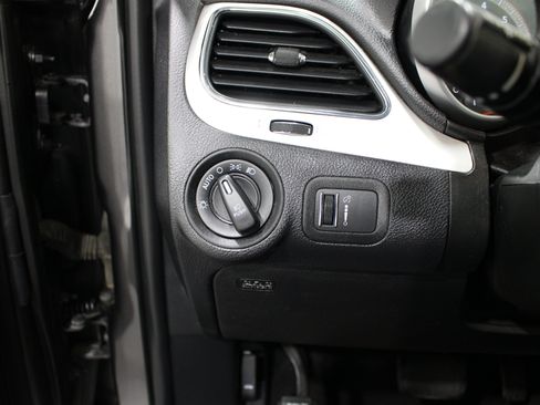 Used 2019 Dodge Journey SE w/ Blacktop Package FWD image 8