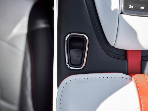 Used 2023 Aston Martin DBS Volante image 69