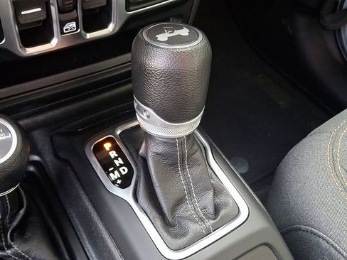 Used 2024 Jeep Wrangler Unlimited Sahara AWD/4WD image 15