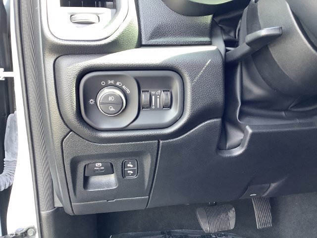 Used 2023 RAM 1500 Laramie AWD/4WD image 15