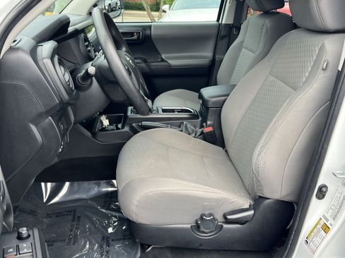 Used 2023 Toyota Tacoma SR AWD/4WD image 12