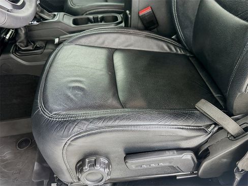 Used 2023 Jeep Gladiator Sport image 12