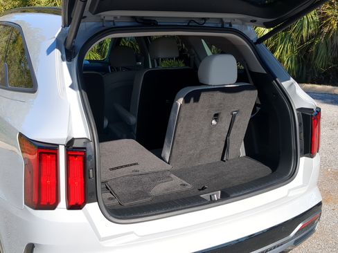 Used 2023 Kia Sorento SX image 11