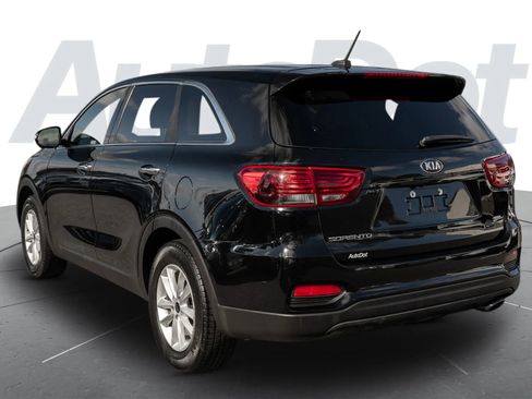 Used 2019 Kia Sorento LX image 2