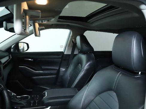 Used 2023 Toyota Highlander Limited image 26