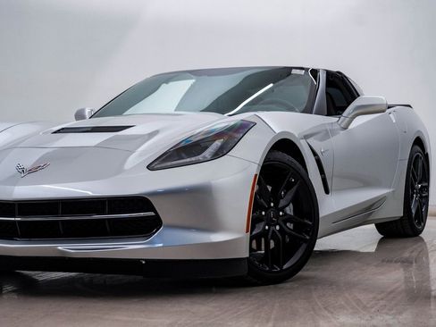 Used 2018 Chevrolet Corvette Stingray Coupe w/ Battery Protection Package image 2