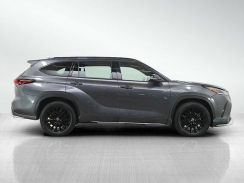 Used 2025 Toyota Highlander XSE AWD/4WD image 6