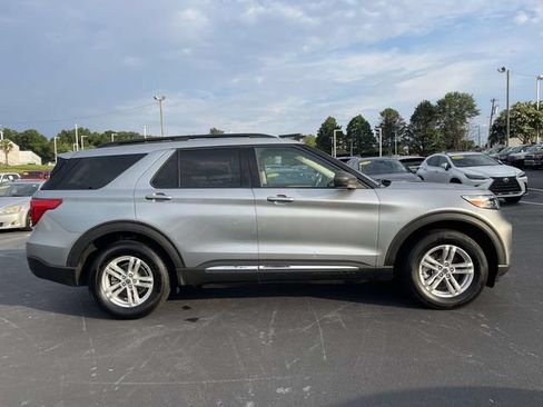 Used 2024 Ford Explorer XLT AWD/4WD image 8