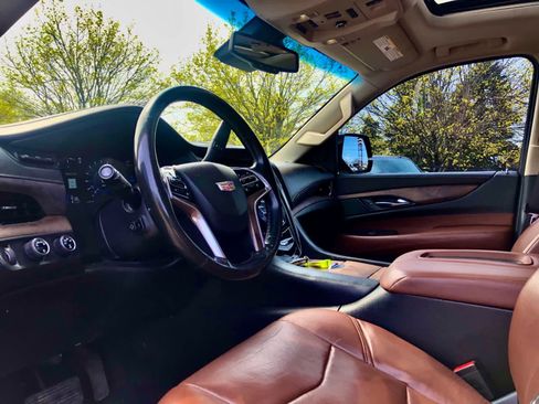 Used 2016 Cadillac Escalade ESV Luxury image 7