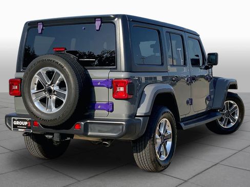 Used 2018 Jeep Wrangler Unlimited Sahara w/ LED Lighting Group AWD/4WD image 12