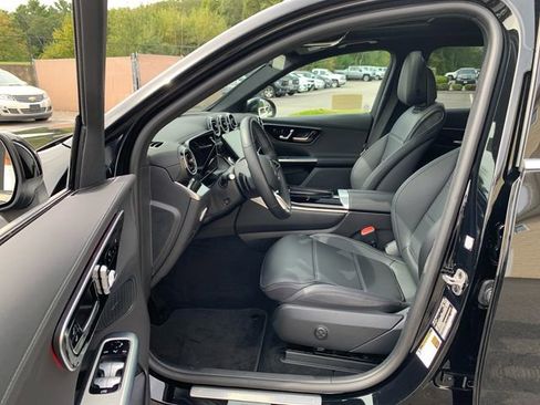 Used 2025 Mercedes-Benz GLC 300 4MATIC image 30