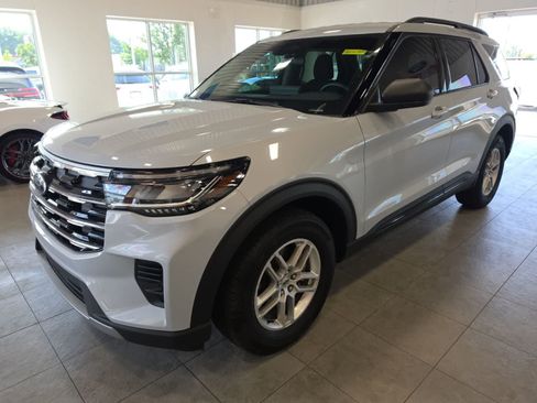 Used 2026 Ford Explorer Active AWD/4WD image 1
