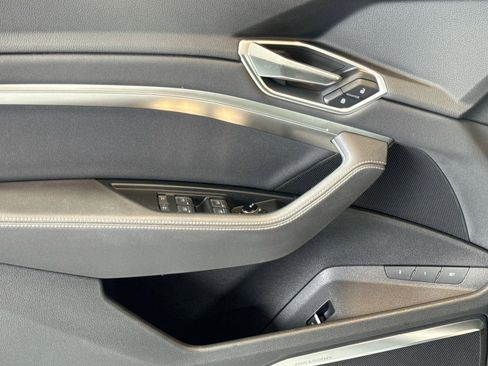 Used 2019 Audi e-tron Premium Plus w/ Cold Weather Package image 17