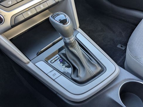 Used 2017 Hyundai Elantra SE image 26