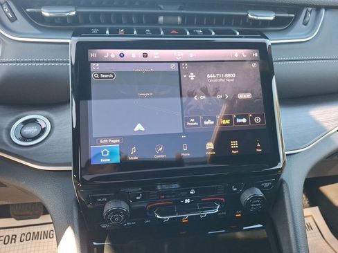 New 2025 Jeep Grand Cherokee Limited w/ Black Appearance Package image 19