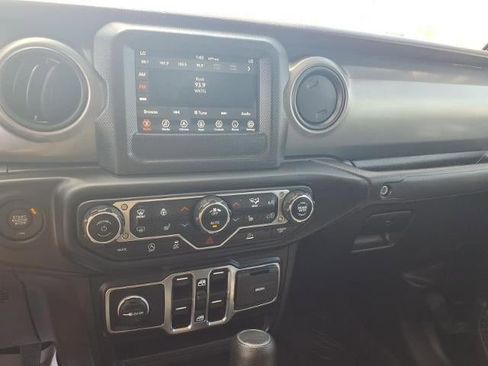 Used 2023 Jeep Gladiator Sport AWD/4WD image 11