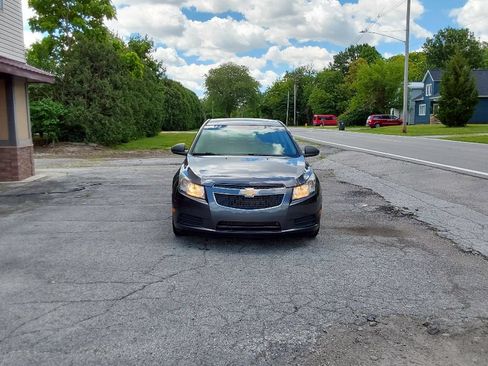 Used 2011 Chevrolet Cruze LS w/ Connectivity Package FWD image 4