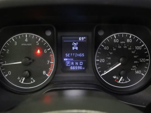 Used 2017 Nissan Titan S image 18