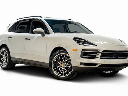 Used 2022 Porsche Cayenne S Platinum image 2