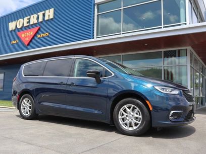 Used 2024 Chrysler Pacifica Touring-L