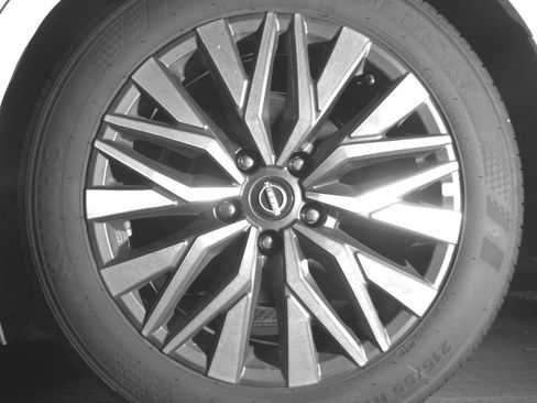 Used 2025 Nissan Altima 2.5 SV FWD image 17