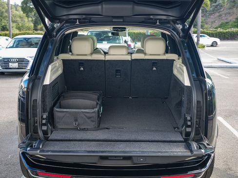 Certified 2025 Land Rover Range Rover SE image 27