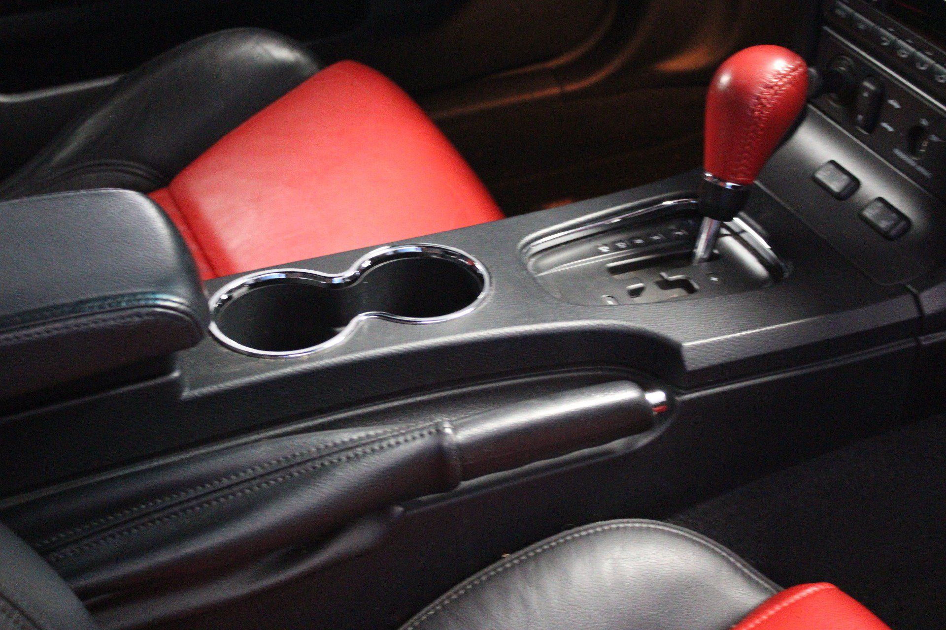 Used 2005 Ford Thunderbird RWD image 23