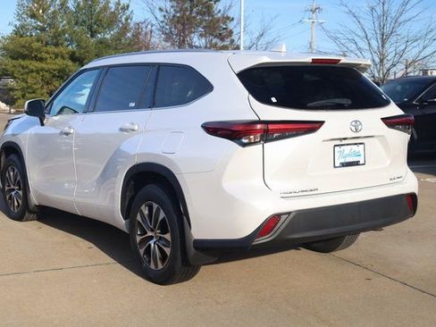 Used 2022 Toyota Highlander XLE image 6