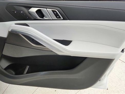 Used 2023 BMW X6 xDrive40i w/ M Sport Package image 25