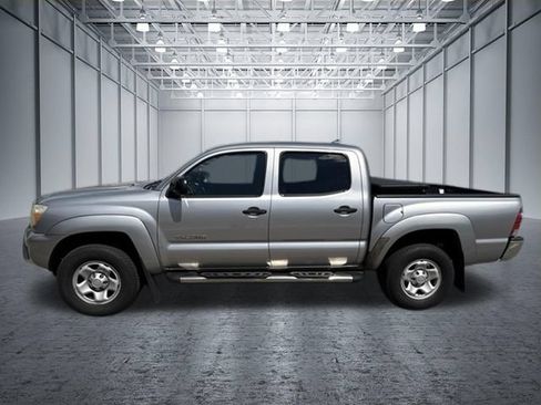 Used 2015 Toyota Tacoma PreRunner w/ SR5 Package RWD image 2