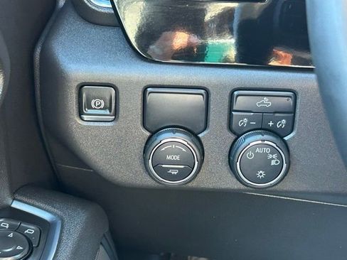 Used 2025 Chevrolet Silverado 1500 LT image 19