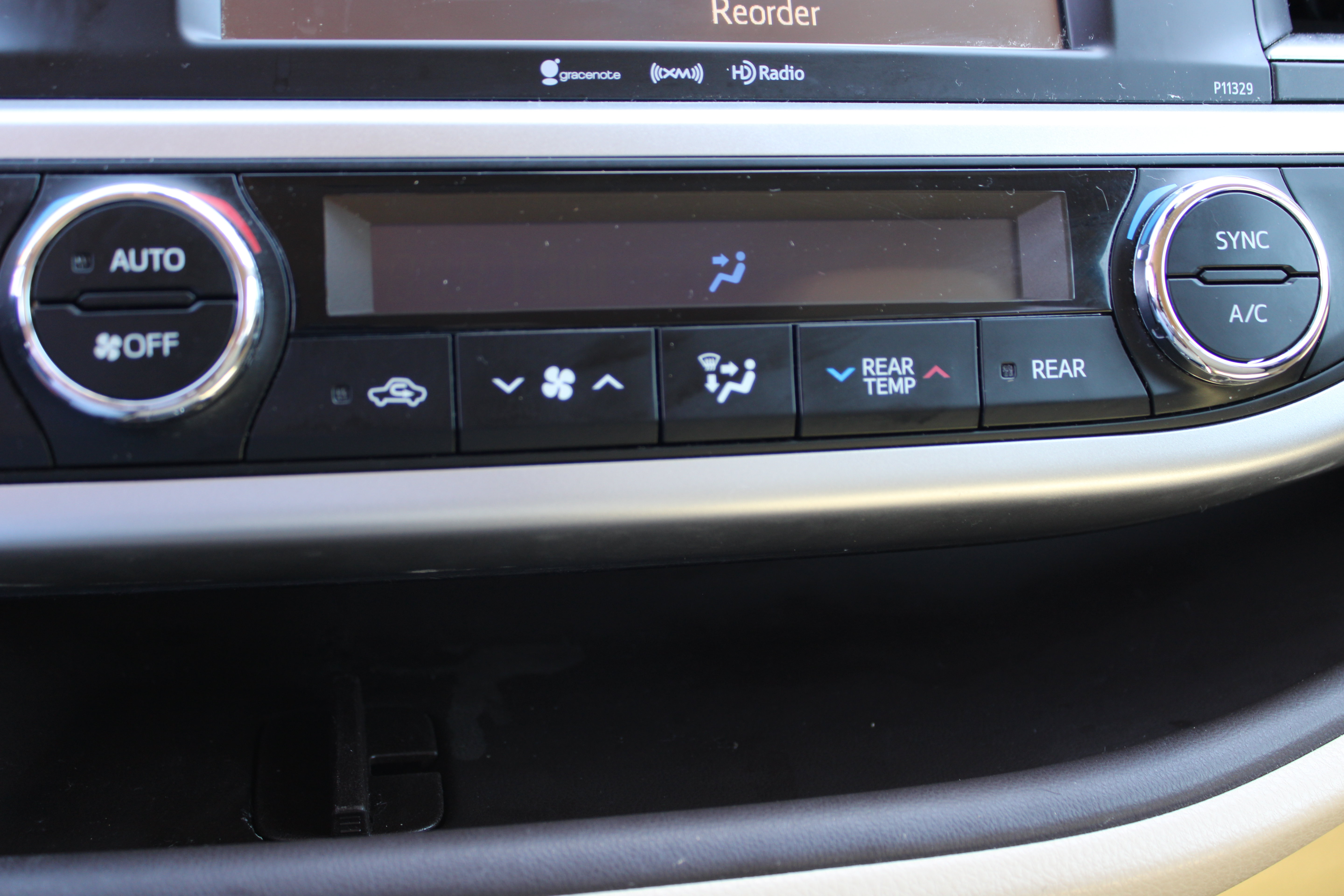 Used 2018 Toyota Highlander Plus FWD image 22