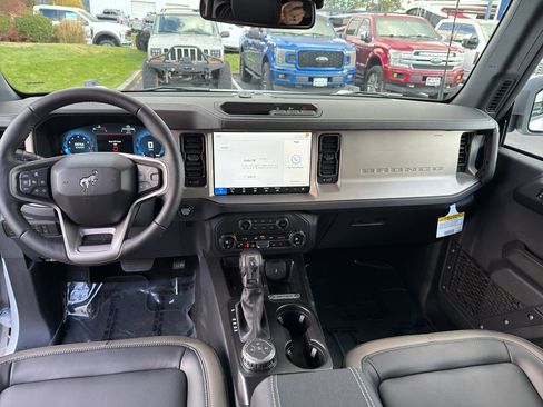 New 2025 Ford Bronco Outer Banks AWD/4WD image 19
